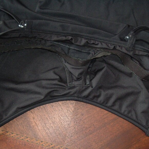 NWT Silhouette Solutions Swimsuit Swimwear TOP Size 16 Black /wht trim - NEW! - Picture 3 of 5